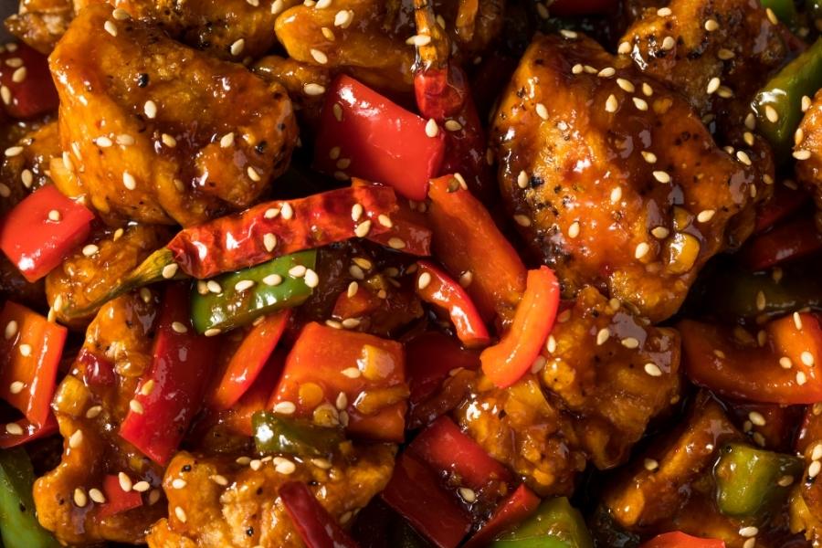 What are the differences between Szechuan chicken and Hunan chicken
