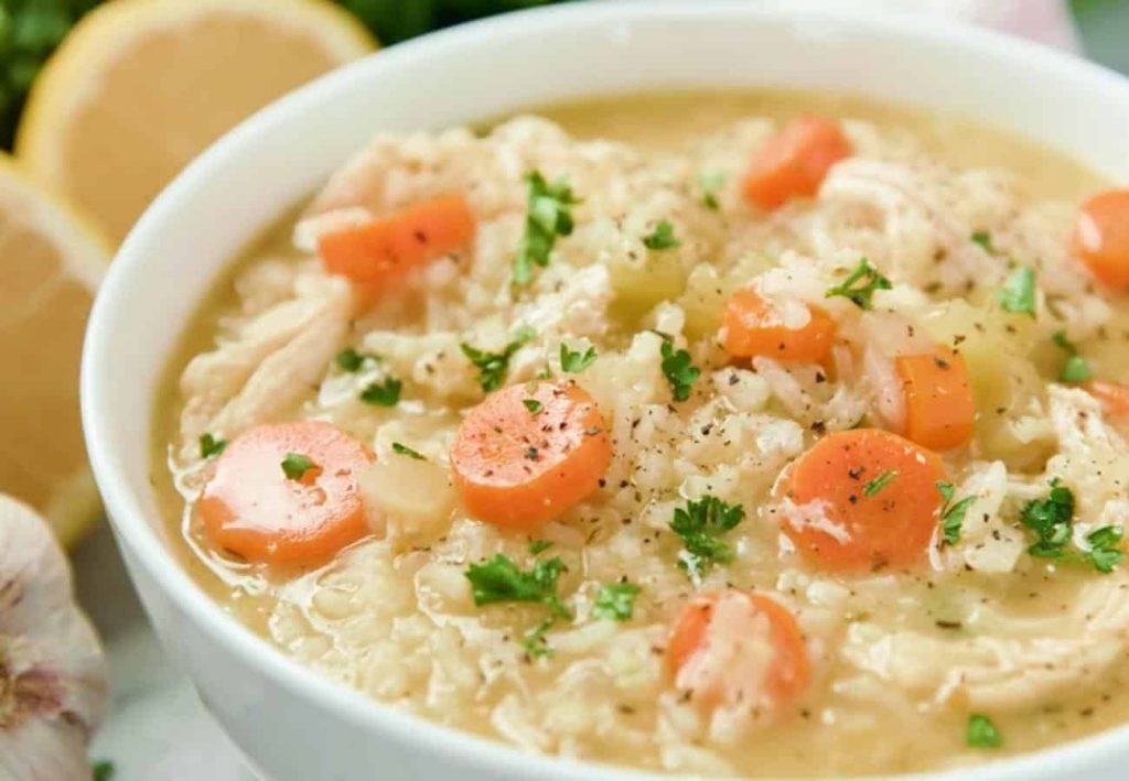https://www.easyrecipechef.com/wp-content/uploads/2021/01/Moms-Chicken-and-Rice-Soup-1024x709.jpg