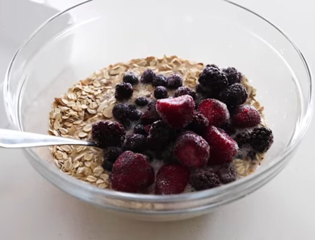 Baked Oatmeal With Mixed Berries 10