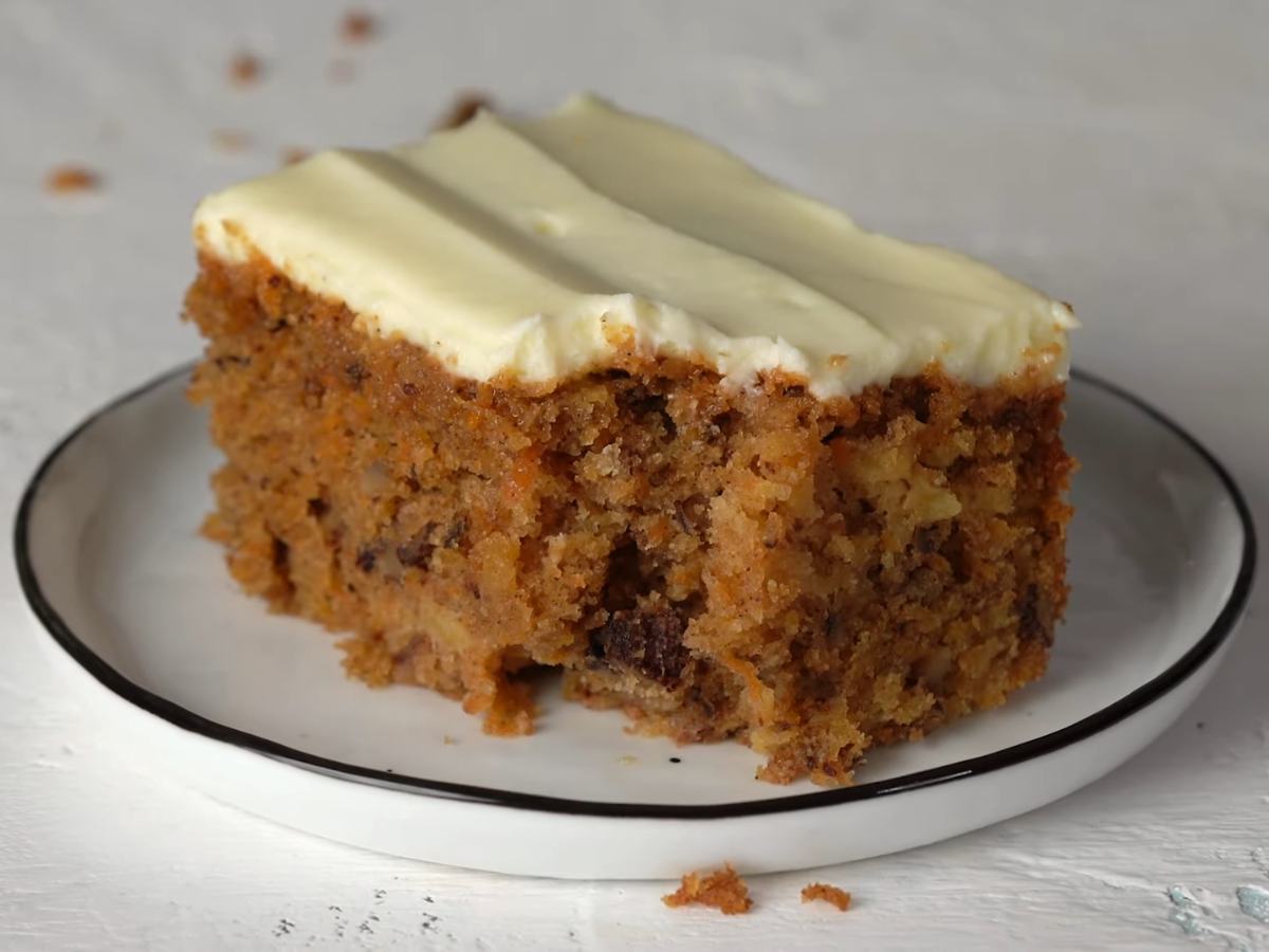 CARROT CAKE WITH PINEAPPLE