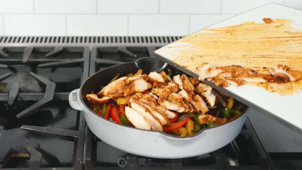 Easy One-Pan Chicken Fajitas Recipe: A Family Favorite 4