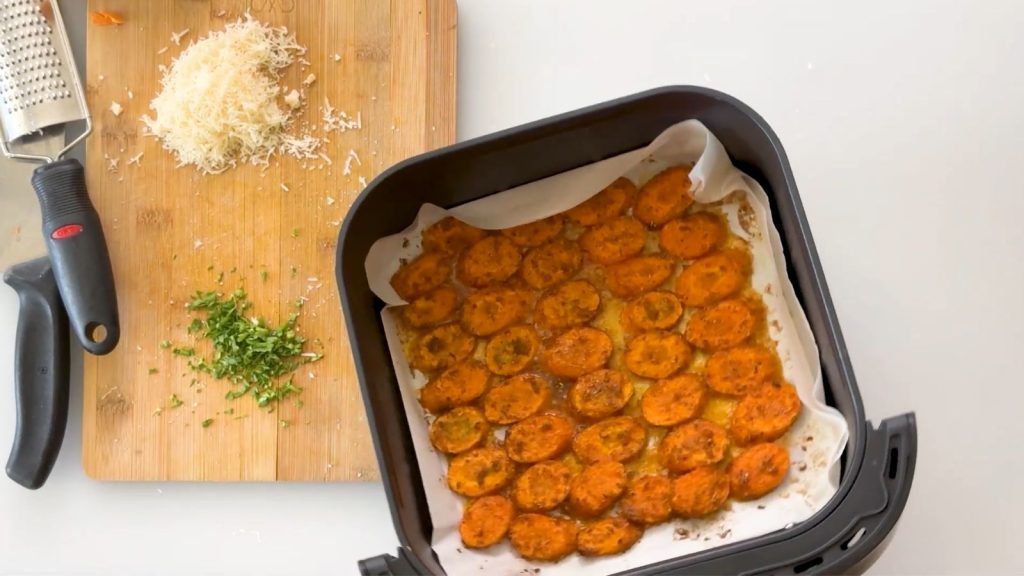 Delicious Parmesan Garlic Roasted Carrots: A Healthy, Vegetarian Side Dish 2