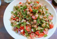 Balela: A Middle Eastern Chickpea Salad Delight 10
